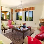 Villa Emelisse By *
