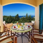 Villa Emelisse By *