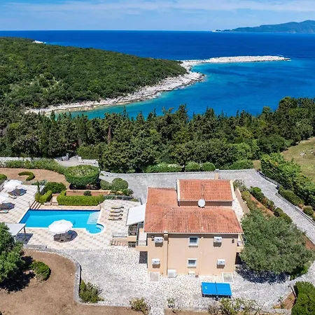Villa Emelisse By *