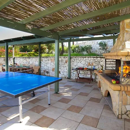Villa Emelisse By